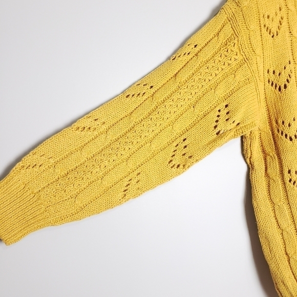 VINTAGE Wheat Yellow V-neck Cable Knit Sweater size Medium - Picture 2 of 10
